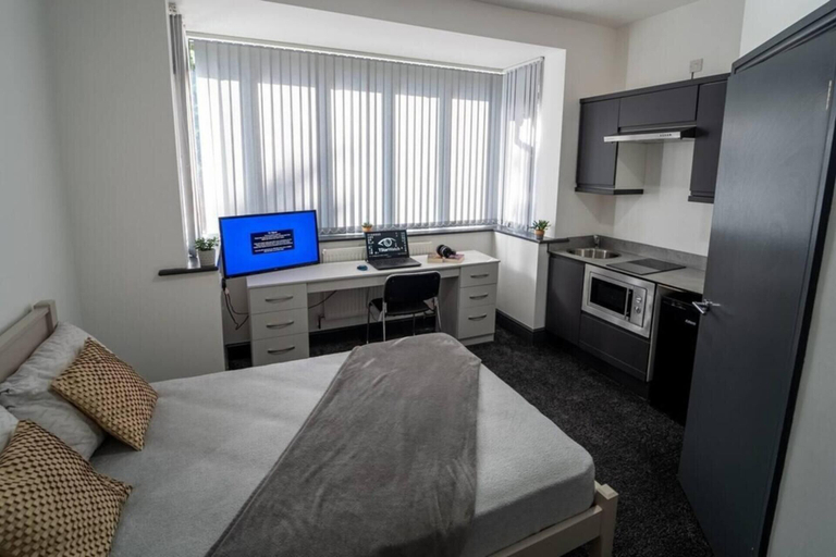 Bedroom 3, Stunning 1-bed Studio in Birmingham, Birmingham