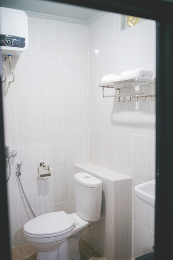 Bathroom 5, Imelda Resort, Padang