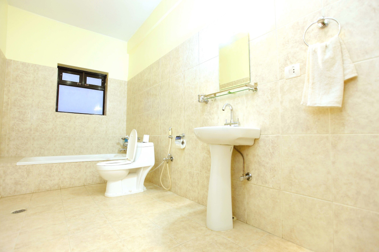 Bathroom 4, Hotel Crown Himalayas, Gandaki