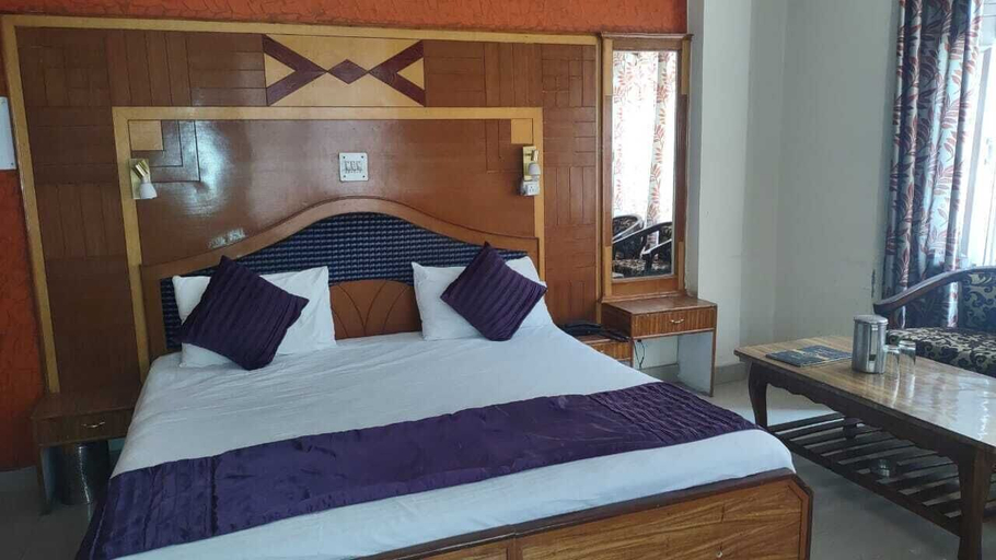 Bedroom 2, Mahesh Hotel & Restaurant, Shimla