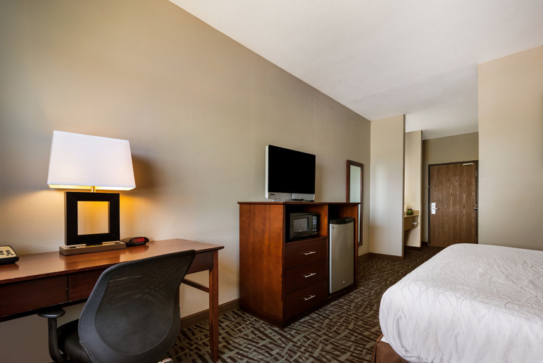 Bedroom 3, SureStay Plus Hotel by Best Western Topeka Northwest, Shawnee
