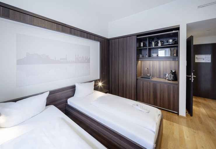 Bedroom 4, sevenDays Hotel BoardingHouse, Heidelberg