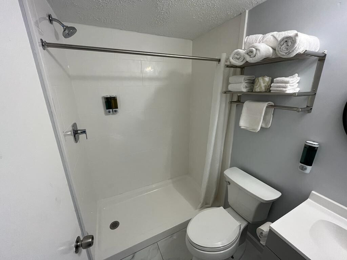 Bathroom 3, South Seas Ocean Front, Horry