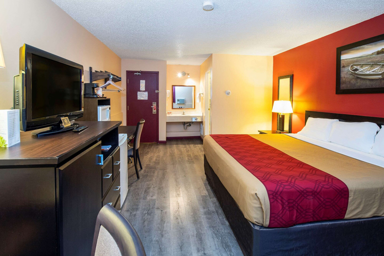 Bedroom 3, Econo Lodge Edson - 2nd Ave, Division No. 14