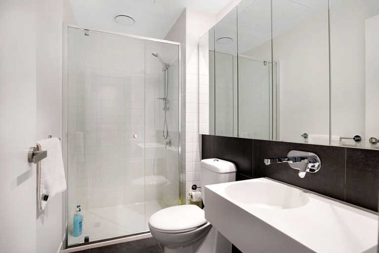 Bathroom, uws short stay, Melbourne