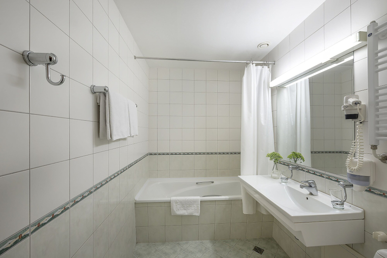 Bathroom 4, Grata by Centrum Hotels, Vilniaus