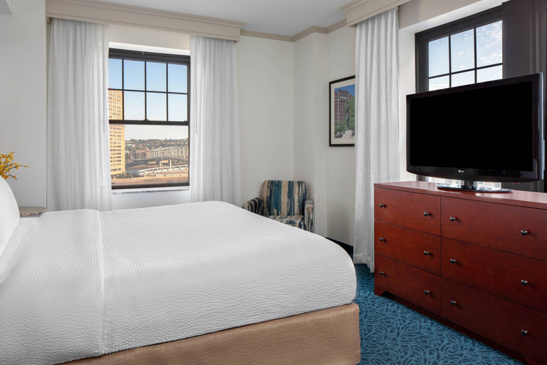 Bedroom 3, Residence Inn by Marriott Cincinnati Downtown/The Phelps, Cincinnati