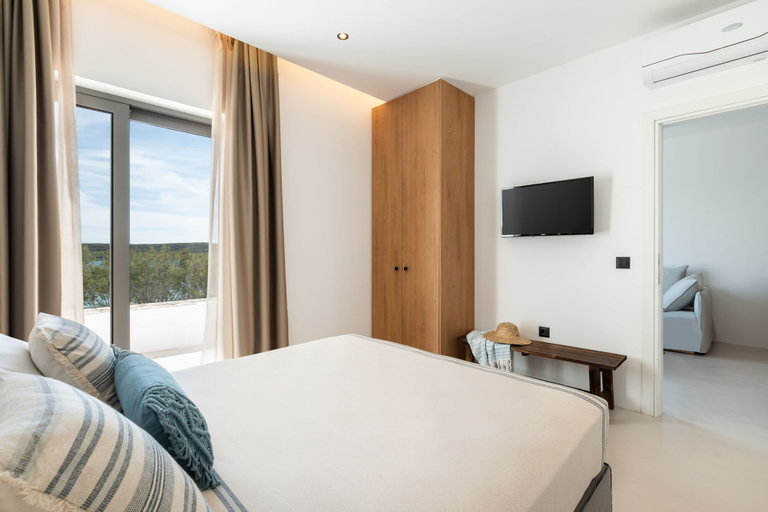 Bedroom 4, Eden Kythira, Attica