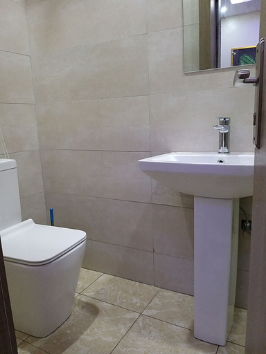 Bathroom 4, MITOS LUXURY SUITES -BODE THOMAS, Surulere
