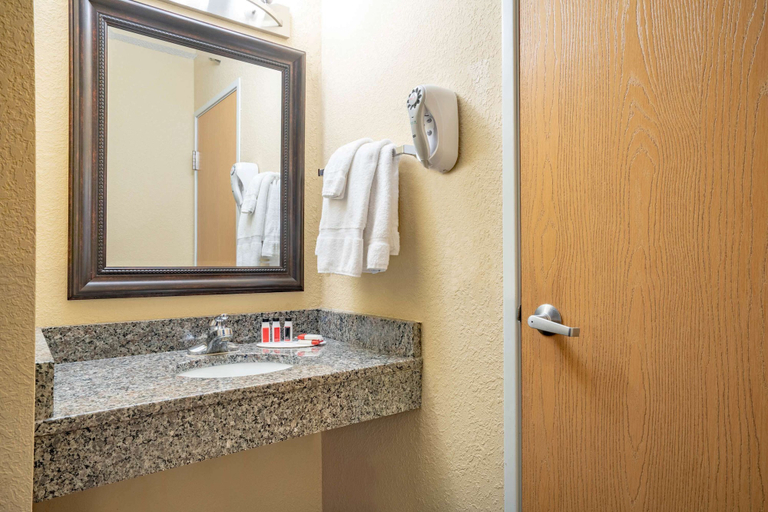 Bathroom 4, Baymont by Wyndham Lakeville, Dakota