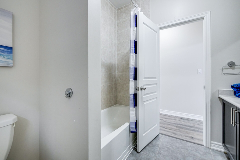 Bathroom 3, Aaira Suites 4 Bedroom, Peel