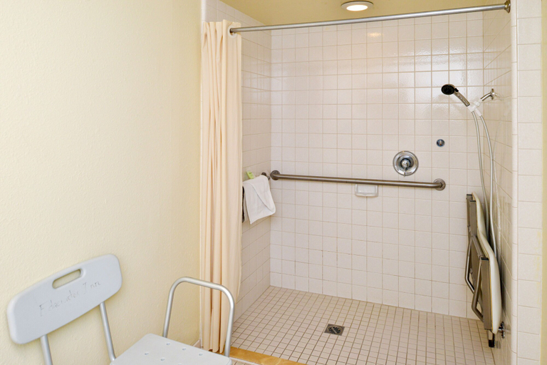 Bathroom 4, Edgewater Inn And Suites, San Luis Obispo