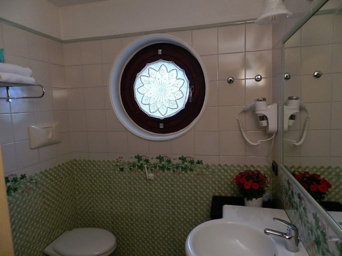 Bathroom 3, Hotel Ristorante Piccolo Chianti, Siena