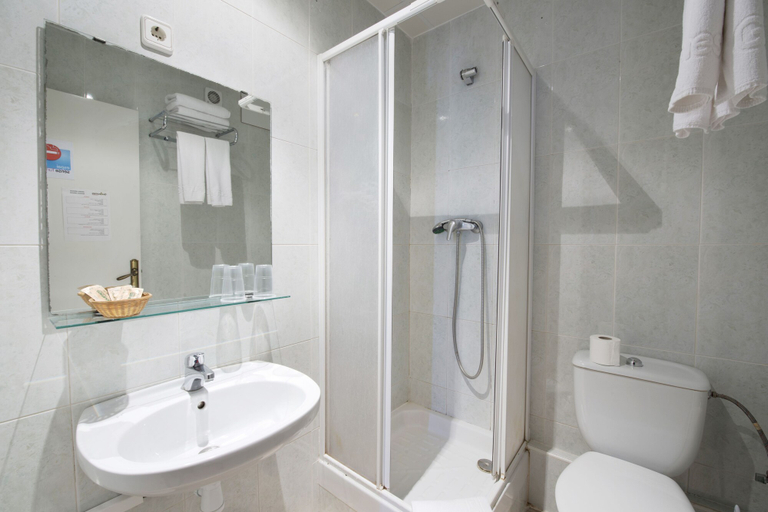 Bathroom, Hotel Restaurant Guilleumes, Barcelona