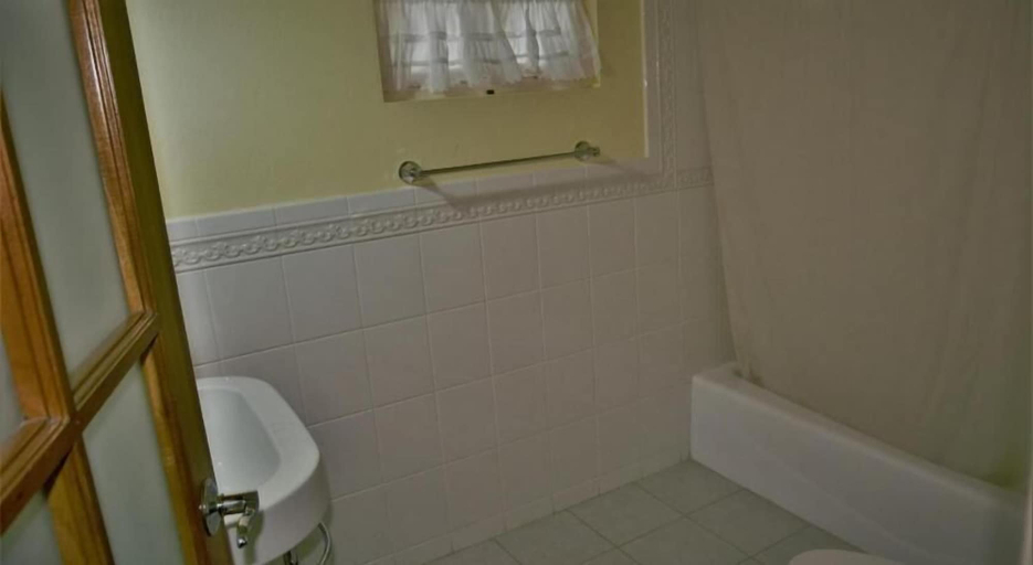Bathroom 3, Idilo Escape
