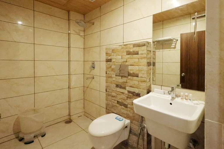Bathroom 4, Hotel Kalawati Palace, Varanasi