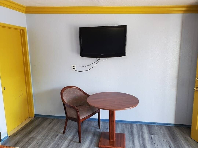 Others 4, Rose Motel, Los Angeles
