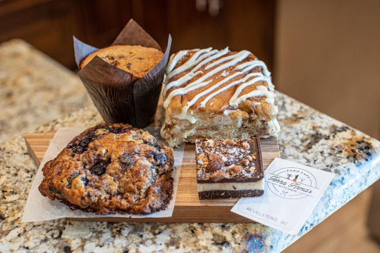 Food & Drinks, Aspen Lodge by Revelstoke Vacations, Columbia-Shuswap