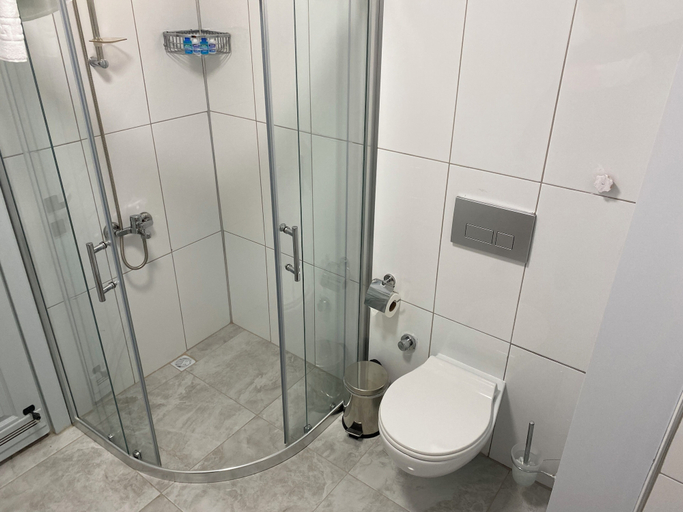 Bathroom 5, Eraliz, Buca