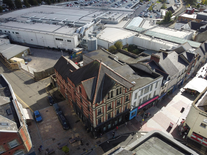 Exterior & Views 2, Gorgeous, Comfortable Apartment on the High Street, Merthyr Tydfil