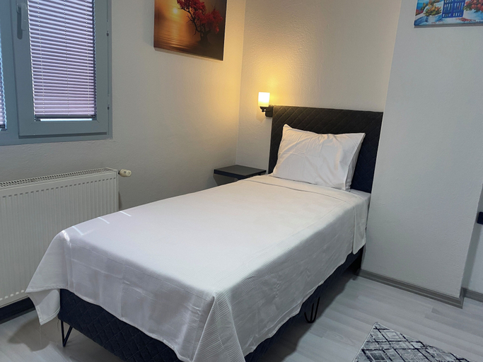 Bedroom 2, Eraliz, Buca