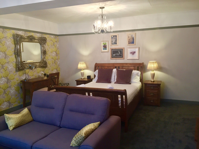 Bedroom 2, Angel Inn Hotel, Worcestershire
