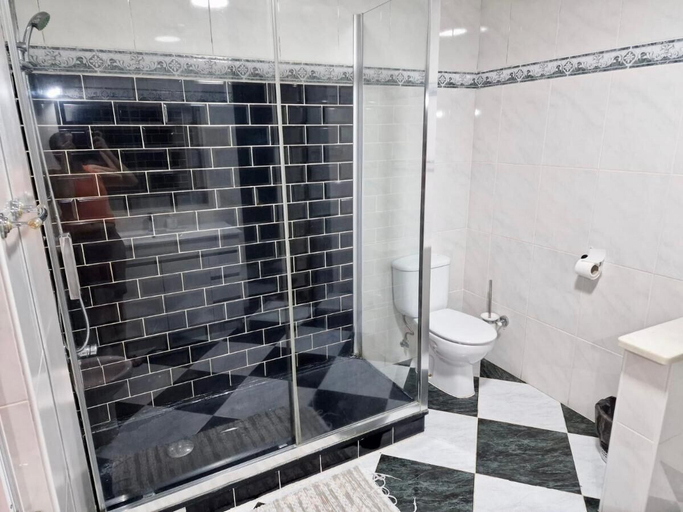 Bathroom 4, Ema Guest House, Lisbon