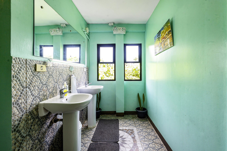 Bathroom 4, White Shamrock Beach Hotel, Malay