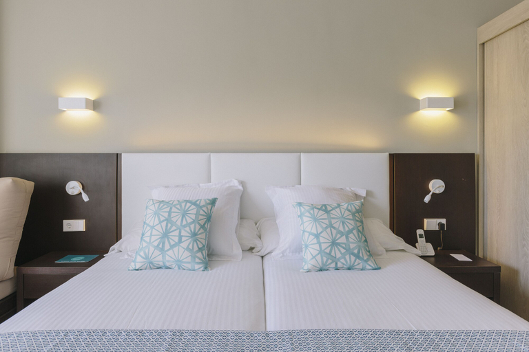 Bedroom 3, Hotel ILUNION Palmanova Mallorca, Baleares