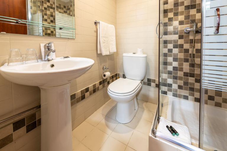 Bathroom 4, AS São João da Madeira, São João da Madeira