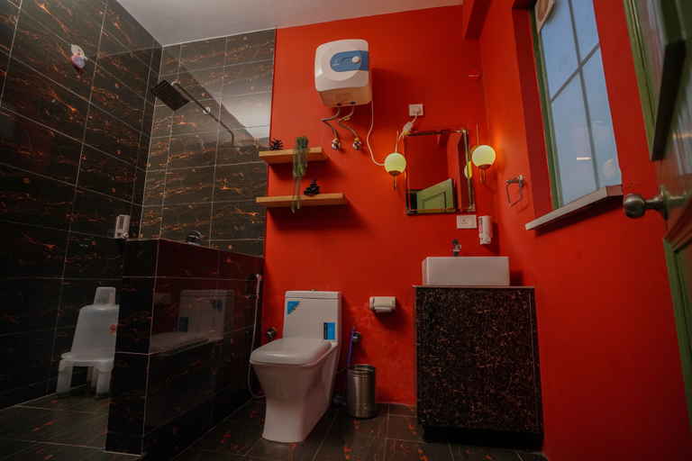 Bathroom, Kainaat A Riverside Homestay, Solan