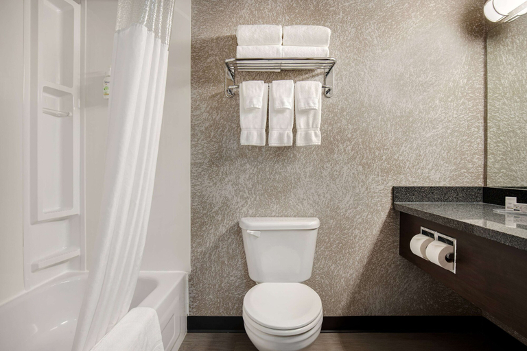 Bathroom 4, Days Inn by Wyndham Medicine Hat, Division No. 1