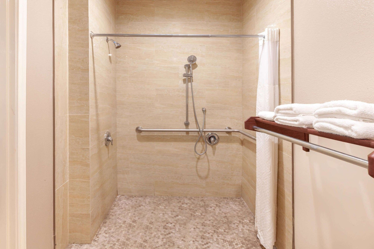 Bathroom 5, Super 8 by Wyndham Houston Northwest Cypress, Houston