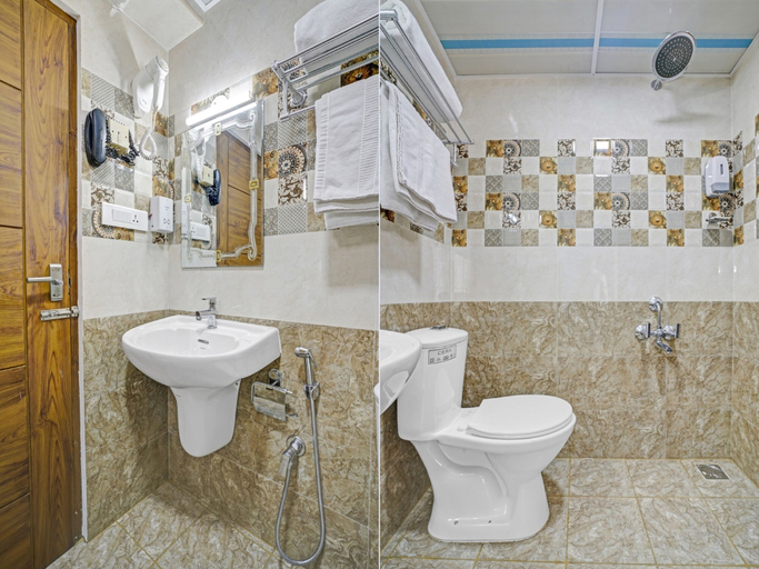 Bathroom 4, Hotel Signature Cochin, Ernakulam