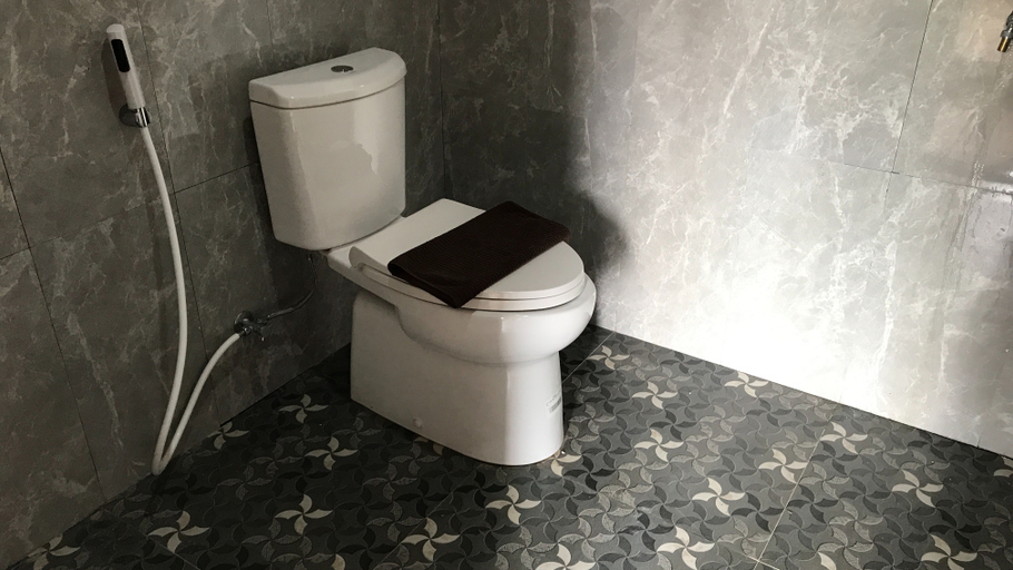Bathroom 3, Tanazawi, Tuban