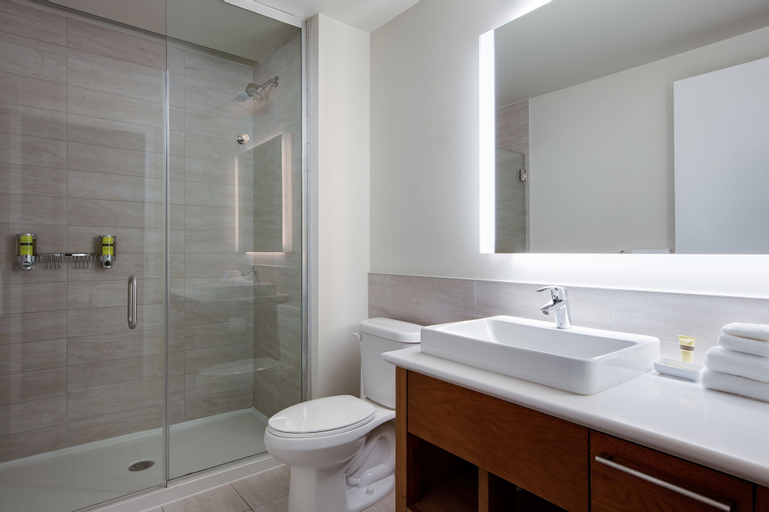 Bathroom 11