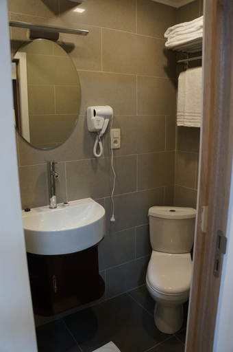 Bathroom 5, Hotel Evergreen, Bruxelles