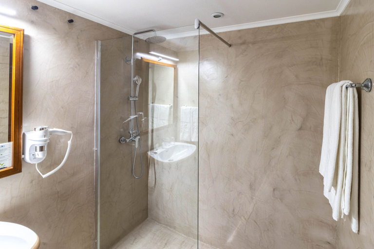 Bathroom 4, AS São João da Madeira, São João da Madeira