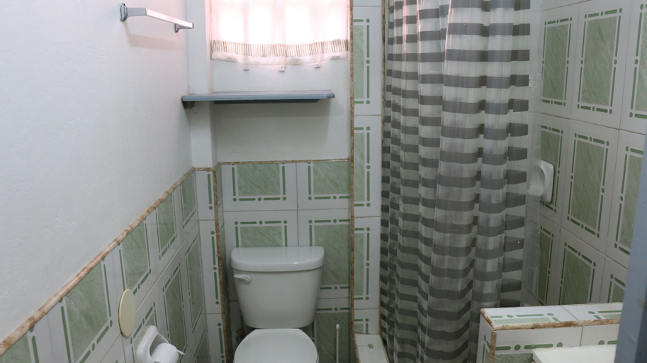 Bathroom 3, The Limes Apartments