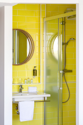Bathroom 5, Les Bulles de Mer, Pyrénées-Orientales