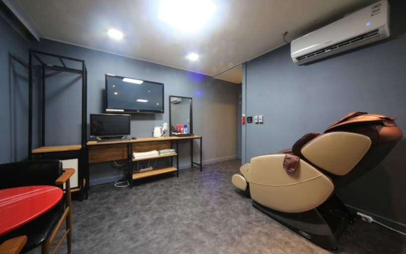 Bedroom 3, Busan Deokcheon AU, Gimhae