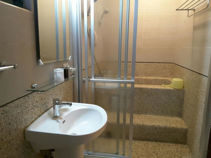 Bathroom, AiShangXiWeng B&B, Hsinchu County