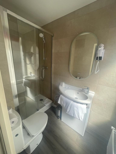 Bathroom 4, Hotel D'Anjou, Hauts-de-Seine