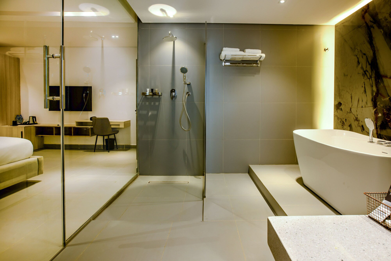 Bathroom 5, The Panama, Bwari