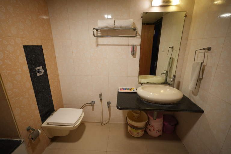 Bathroom 4, Hotel City Symphony, Nanded