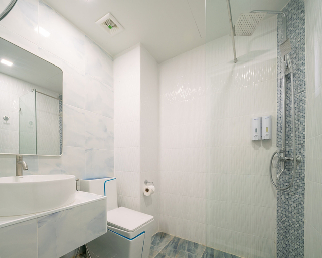 Bathroom 3, Akira Pattaya, Pattaya