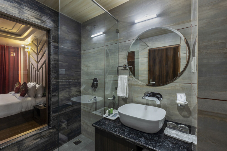 Bathroom 4, Sterling Shivalik Chail, Shimla