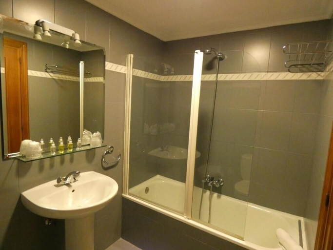 Bathroom 3, Hotel Mercado by gaiarooms, Salamanca