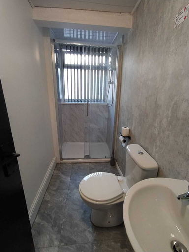 Bathroom 2, Black Ocean Holiday Apartments, Blackpool