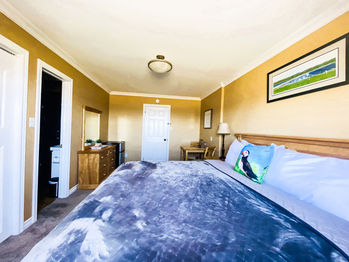 Bedroom 1, Sea Breeze Bed & Breakfast, Division No. 9
